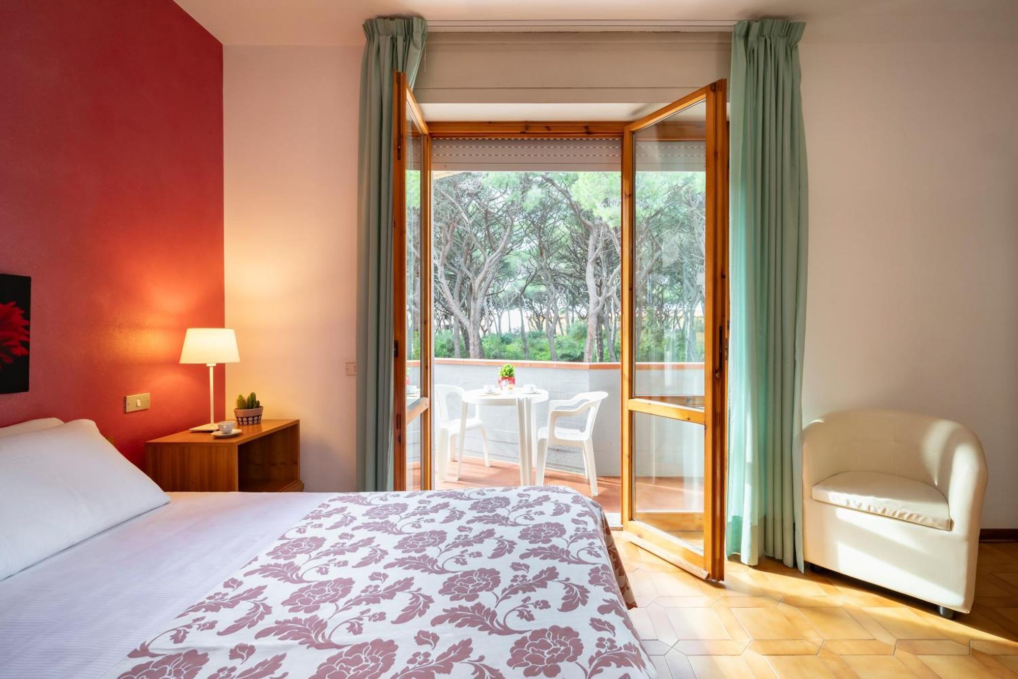 Hotel Parco Dei Pini - 100Mt Dal Mare Follonica Εξωτερικό φωτογραφία