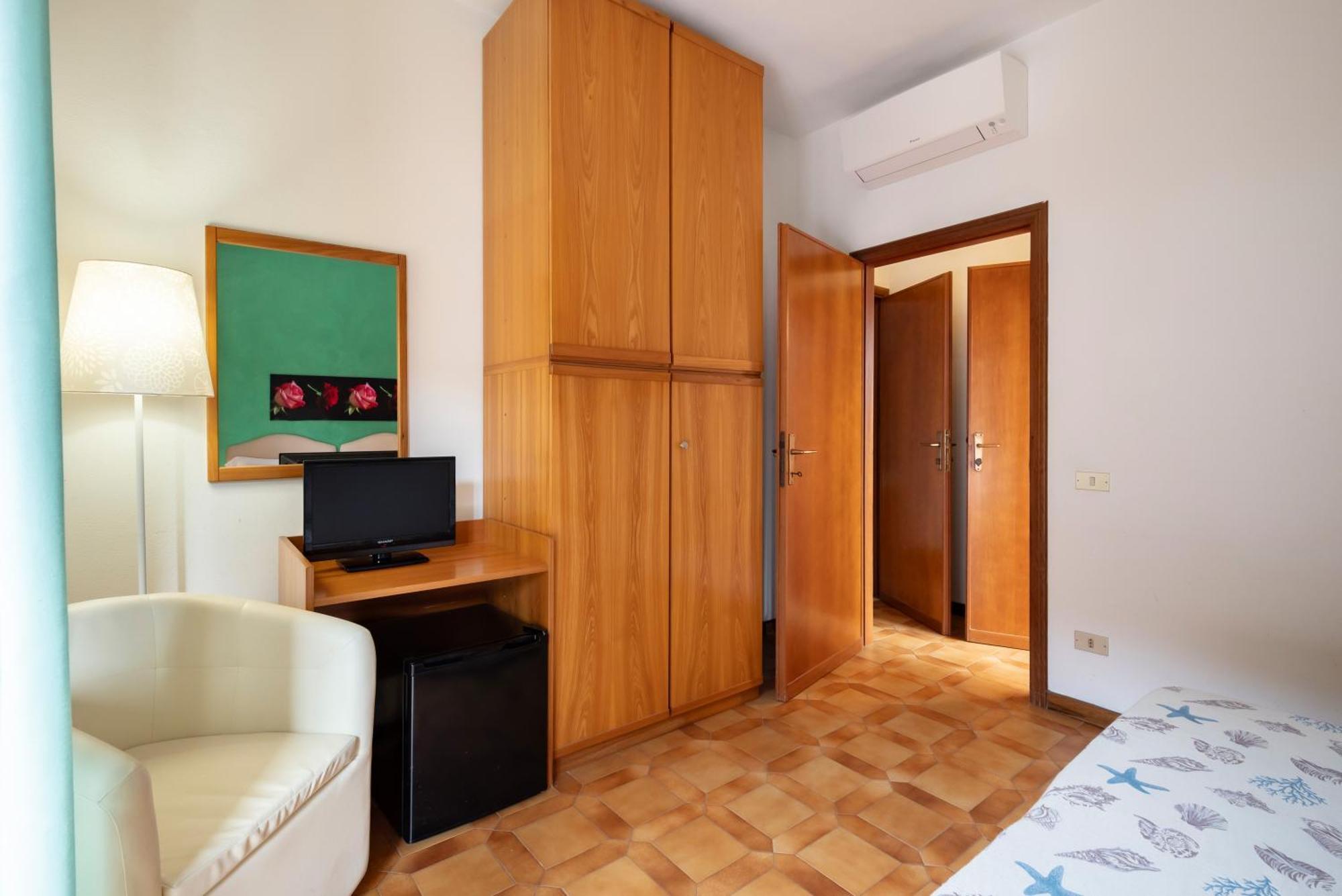 Hotel Parco Dei Pini - 100Mt Dal Mare Follonica Εξωτερικό φωτογραφία
