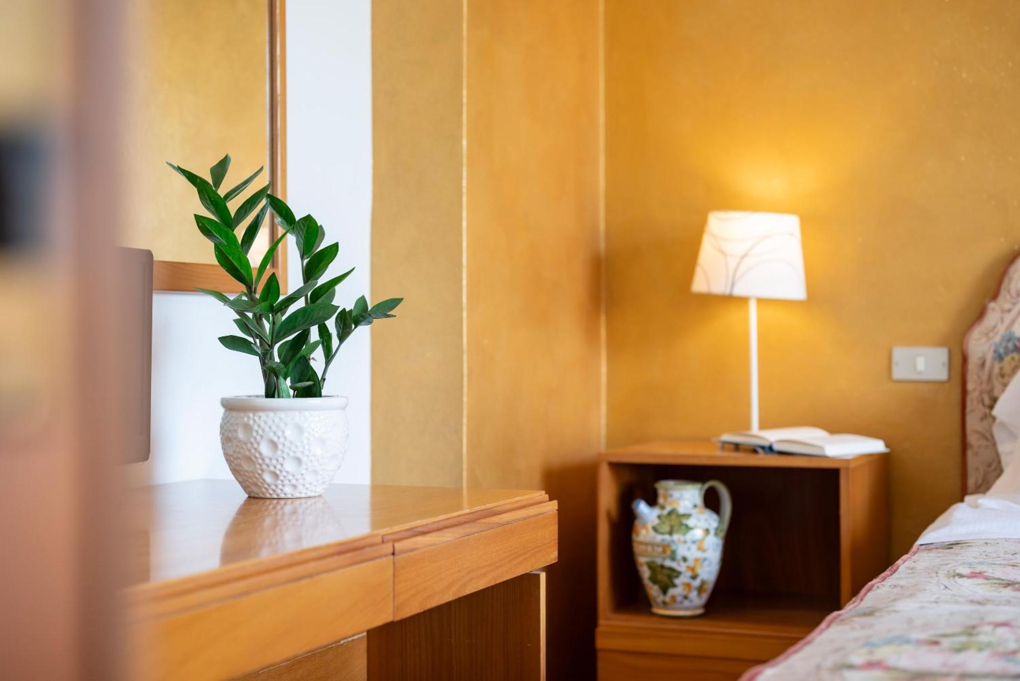 Hotel Parco Dei Pini - 100Mt Dal Mare Follonica Εξωτερικό φωτογραφία