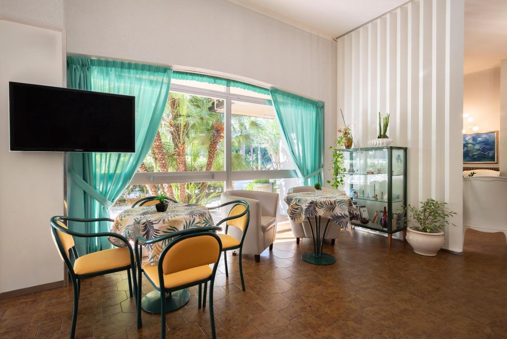 Hotel Parco Dei Pini - 100Mt Dal Mare Follonica Εξωτερικό φωτογραφία