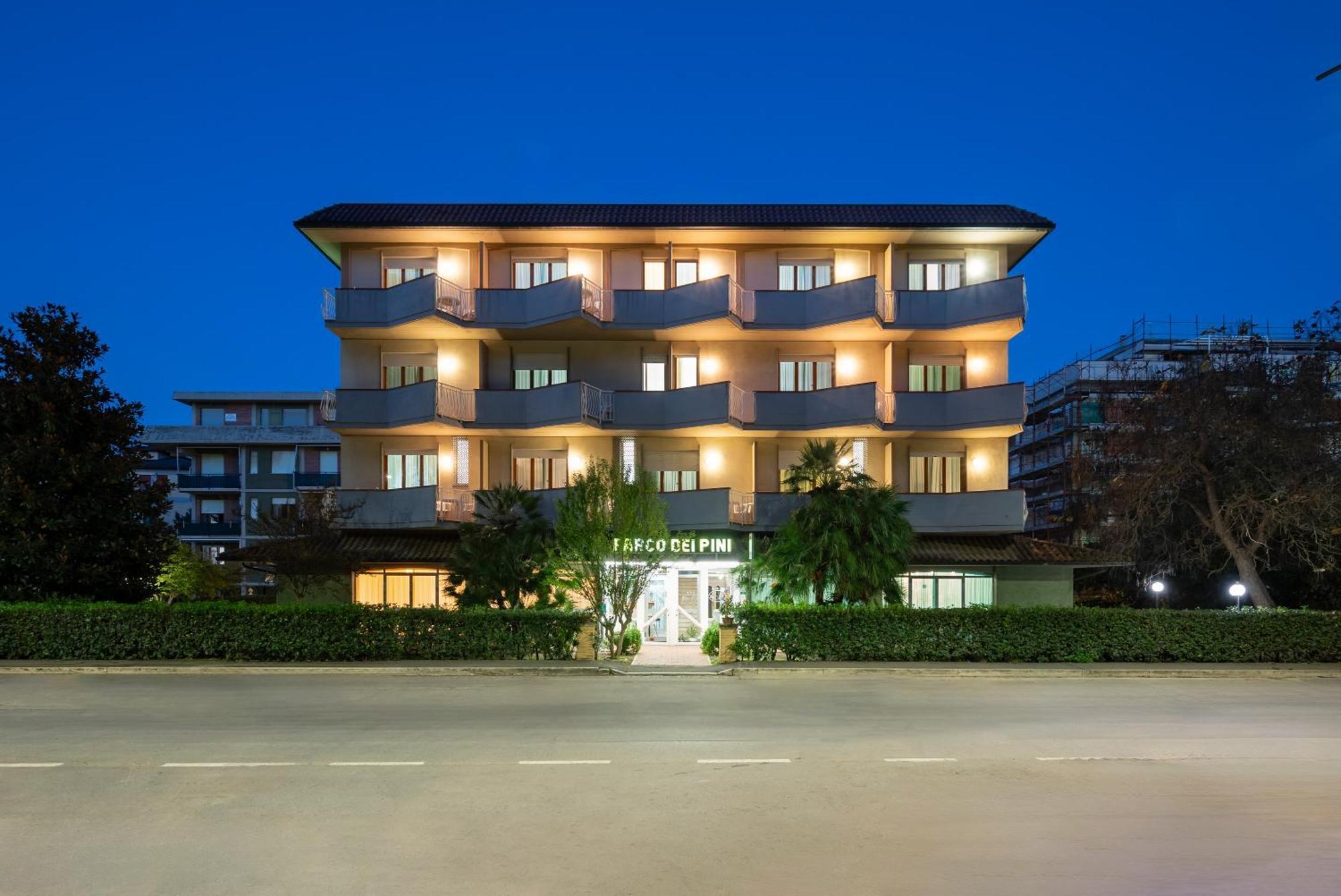 Hotel Parco Dei Pini - 100Mt Dal Mare Follonica Εξωτερικό φωτογραφία