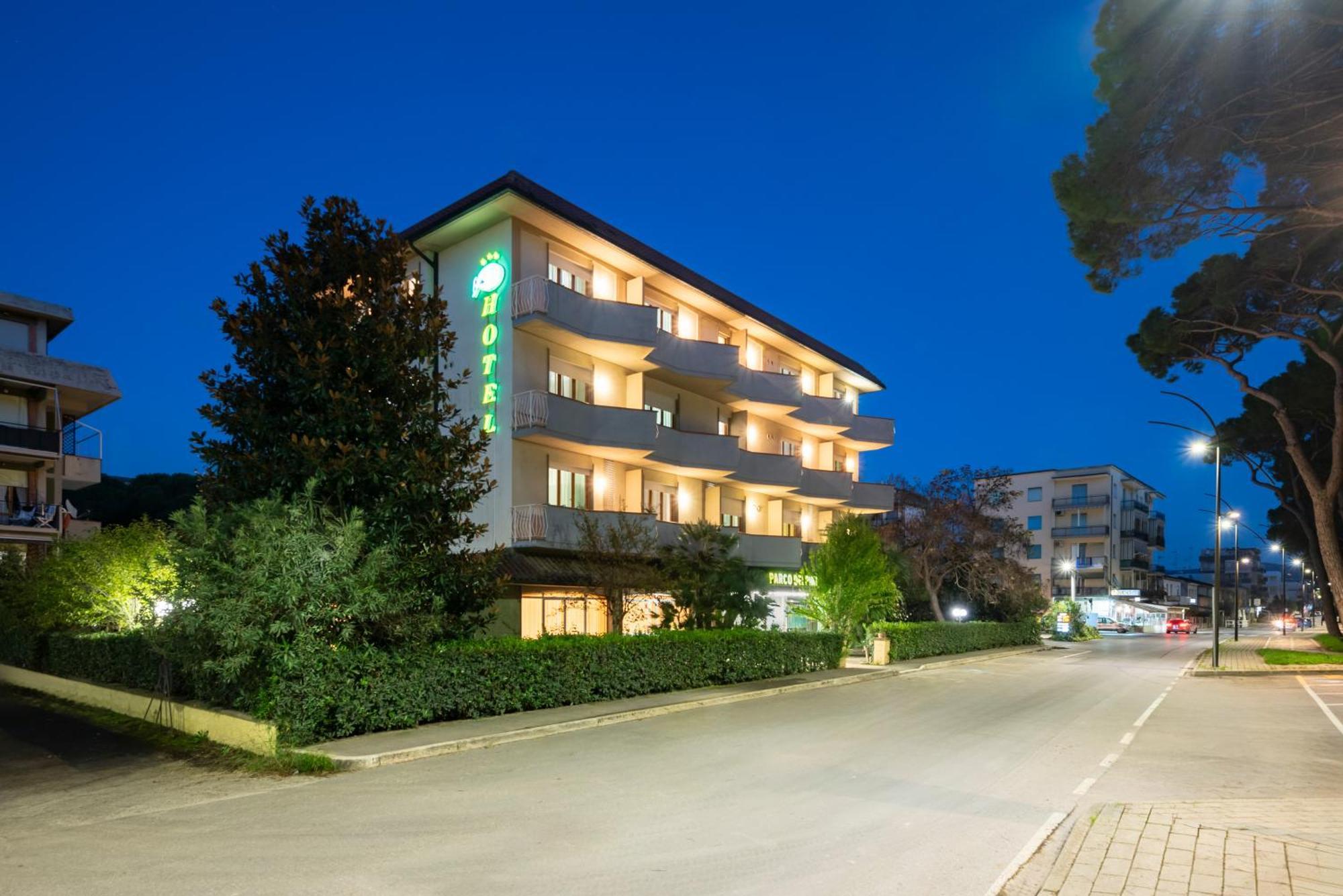 Hotel Parco Dei Pini - 100Mt Dal Mare Follonica Εξωτερικό φωτογραφία